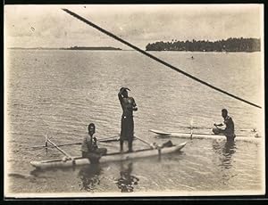 Bild des Verkufers fr Fotografie Sdostasien, Eingeborene Fischer mit Auslegerbooten zum Verkauf von Bartko-Reher