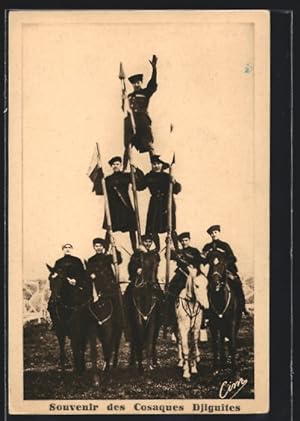 Bild des Verkufers fr Ansichtskarte Cosaques Djiguites, Dressurreiter stehen als Pyramide auf ihren Pferden zum Verkauf von Bartko-Reher