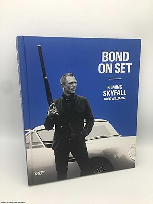 Imagen del vendedor de Bond On Set Filming Skyfall: 007 a la venta por 84 Charing Cross Road Books, IOBA