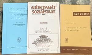 Bild des Verkufers fr 3 Juristische Schriften: Der Einbau sozialer Grundrechte in das positive Recht; Arbeitswelt und Sozialstaat. Sonderdruck.; Generalbericht. Sonderdruck aus Soziale Sicherung im ffentlichen Dienst." zum Verkauf von Treptower Buecherkabinett Inh. Schultz Volha