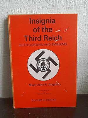 Imagen del vendedor de Insignia of the Third Reich: Cloth badges and emblems a la venta por Brogden Books