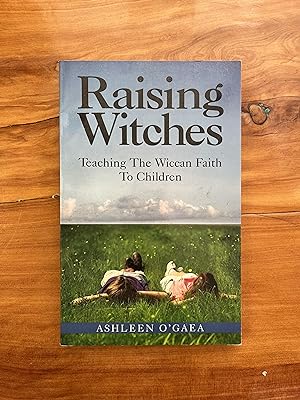 Immagine del venditore per Raising Witches: Teaching The Wiccan Faith To Children venduto da Lifeways Books and Gifts