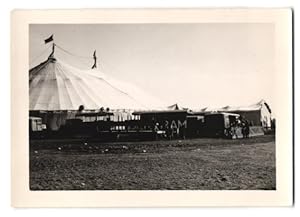 7 Photos unbekannter Fotograf, Ansicht London, Bertram Mills Circus, Zirkus-Zelt, Transportwagen