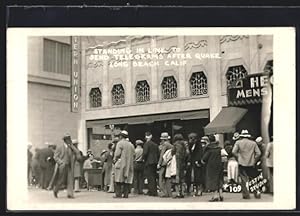 Postcard Longbeach, CA, Standing in line to send telegrams after quake