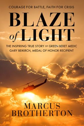 Image du vendeur pour Blaze of Light: The Inspiring True Story of Green Beret Medic Gary Beikirch, Medal of Honor Recipient mis en vente par ChristianBookbag / Beans Books, Inc.
