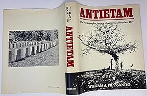 Image du vendeur pour Antietam: The Photgraphic Legacy of America's Bloodiest Day mis en vente par Tefka