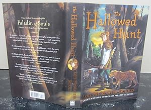 Imagen del vendedor de The Hallowed Hunt a la venta por Midway Book Store (ABAA)