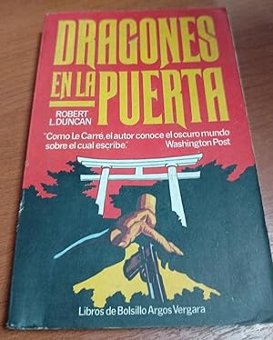 Seller image for Dragones en la puerta for sale by SoferBooks