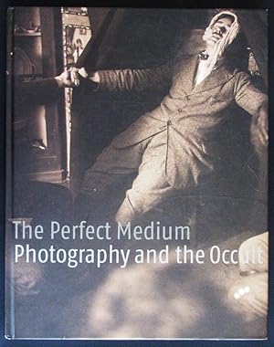 Image du vendeur pour The Perfect Medium: Photography and the Occult mis en vente par Design Books
