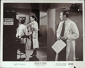 Immagine del venditore per 4-D Man 8 X 10 Still 1959 Robert Lansing, Lee Meriwether! venduto da AcornBooksNH