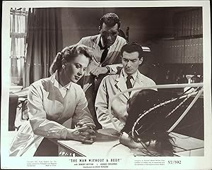 Bild des Verkufers fr The Man without a Body 8 X 10 Still 1957 Robert Hutton, Julia Arnall zum Verkauf von AcornBooksNH