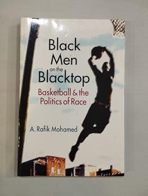 Bild des Verkufers fr Black Men on the Blacktop. Basketball & the Politics of Race zum Verkauf von Saturnlia Llibreria