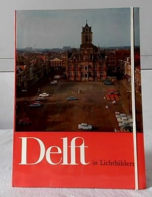 Seller image for Delft in Lichtbildern. Ed. van Wijk. Text: Jan H. Oosterloo. Uebers.: Lore Grages. for sale by Ralf Bnschen