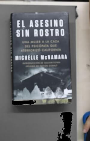 Seller image for El asesino sin rostro : una mujer a la caza del psicpata que aterroriz California for sale by Librera Alonso Quijano