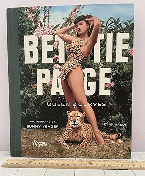 Immagine del venditore per Bettie Page: Queen of Curves venduto da PorterMonkey Books