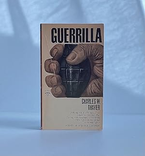 Imagen del vendedor de Guerrilla (Vintage Signet, P2593) a la venta por boredom books