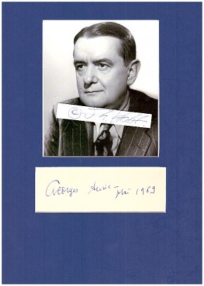 Immagine del venditore per GEORGES AURIC (1899-1983) franzsischer Komponist / french composer, er gehrte ab 1920 zur Groupe des Six. 1962 wurde er Direktor der Pariser Oper und als Nachfolger von Jacques Ibert Mitglied der Acadmie des Beaux-Arts, 1979 wurde Auric als auswrtiges Ehrenmitglied in die American Academy of Arts and Letters gewhlt venduto da Herbst-Auktionen