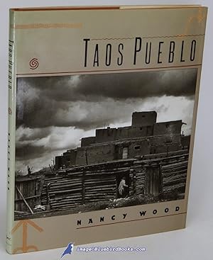 Imagen del vendedor de Taos Pueblo a la venta por Bluebird Books (RMABA, IOBA)