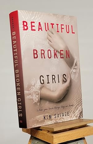 Bild des Verkufers fr Beautiful Broken Girls zum Verkauf von Henniker Book Farm and Gifts