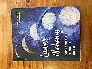 Bild des Verkufers fr Lunar Alchemy: Everyday Moon Magic to Transform Your Life zum Verkauf von Lifeways Books and Gifts