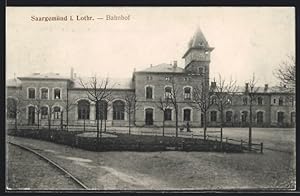 Ansichtskarte Saargemünd i. Lothr., vor dem Bahnhof