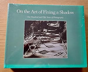 Imagen del vendedor de On the Art of Fixing a Shadow. One Hundred and Fifty Years of Photography. National Gallery of Art, Washington, D.C. 7.5.-30.7.89 /The Art Institute of Chicago/Los Angeles County Museum of Art 1989 a la venta por Paule Leon Bisson-Millet