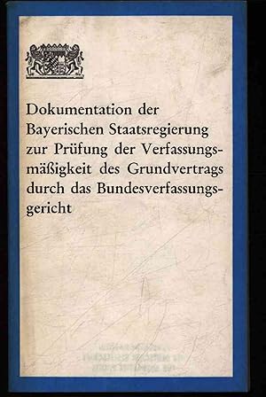 Bild des Verkufers fr Dokumentation der Bayerischen Staatsregierung zur Prfung der Verfassungs-migkeit des Grundvertrags durch das Bundesverfassungs- gericht. zum Verkauf von Antiquariat Bookfarm