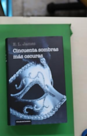 Image du vendeur pour Cincuenta sombras ms oscuras mis en vente par Librera Alonso Quijano