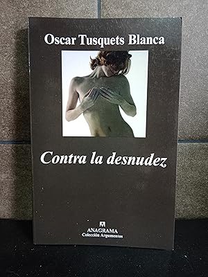 Image du vendeur pour Contra la desnudez: 368 (Argumentos). Oscar Tusquets Blanca. mis en vente par Lauso Books