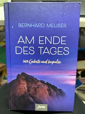 Bild des Verkufers fr Am Ende des Tages : 365 Gebete und Impulse. Am Ende des Tages heit es immer wieder von neuem: Loslassen und sich dem Schutz Gottes anvertrauen. Seit Jahrhunderten begehen Christen ein Ritual des bergangs vom Tag zur Nacht. Es ist quasi ein Tagesabschluss, whrend dem sie sich fragen: Was ist mir heute gelungen? Wofr kann ich dankbar sein? Was ist schiefgelaufen? Wo habe ich mich den Herausforderungen nicht gestellt? Bin ich Menschen die Liebe schuldig geblieben? Was war hell an diesem Tag? Und was war dunkel? Was will nochmals speziell bedacht und bewegt werden? Was harrt des Bekennens und der Vergebung? "Am Ende des Tages" ist ein Andachtsbuch mit tiefen Texten und Gebeten. Es eignet sich fr alle, die sich und ihre Gedanken, Anliegen und Lebensnte zum Abschluss des Tages bewusst auf Gott ausrichten wollen. Und fr alle, die nicht ohne Gottes Segen in die Nacht und den Schlaf eintauchen wollen. Es sind tgliche Abendgebete, die immer wieder neu zum Nachdenken anregen, zum Weiterbe zum Verkauf von bookmarathon