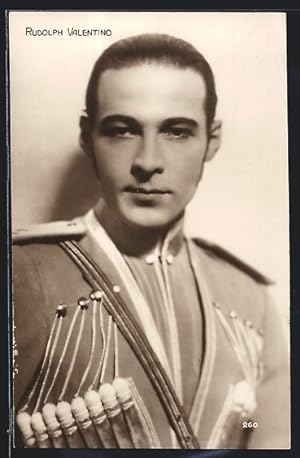 Ansichtskarte Schauspieler Rudolph Valentino mit starkem Blick in die Kamera