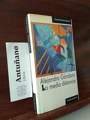 Imagen del vendedor de La media distancia a la venta por Libros Antuano