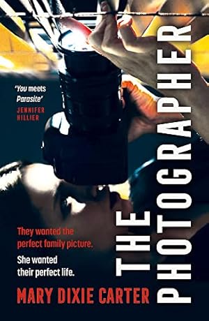 Bild des Verkufers fr The Photographer: an addictive and gripping new psychological thriller that you won't want to put down for 2021 zum Verkauf von WeBuyBooks 2