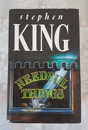 Immagine del venditore per NEEDFUL THINGS Hardback Novel (Stephen King - 1st BCA Edition - 1991) venduto da Comics Monster