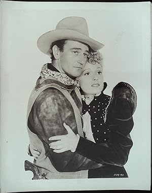 Image du vendeur pour In Old Oklahoma 8 x 10 Still 1943 John Wayne, Martha Scott! mis en vente par AcornBooksNH