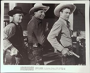 Immagine del venditore per Night Riders 8 X 10 Still 1939 John Wayne, Ray "Crash' Corrigan, Max Terhune! venduto da AcornBooksNH