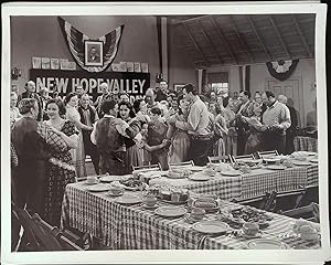 Bild des Verkufers fr New Frontier 8 X 10 Still 1939 John Wayne, Phyllis Isley, Scarce! zum Verkauf von AcornBooksNH