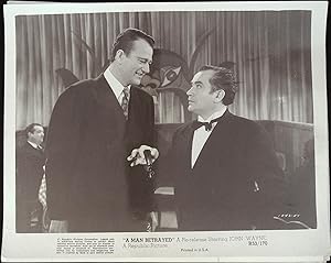 Immagine del venditore per A Man Betrayed 8 X 10 Still 1941 John Wayne, Alexander Granach! venduto da AcornBooksNH