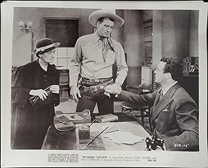 Bild des Verkufers fr Wyoming Outlaw 8 X 10 Still 1939 John Wayne, Katherine Kenworthy, LeRoy Mason! zum Verkauf von AcornBooksNH