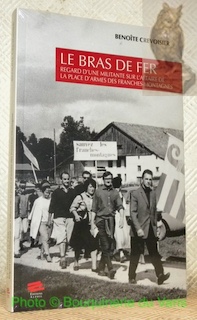 Bild des Verkufers fr Le bras de fer. Regard d'une Militante sur l'affaire de la place d'armes des Franches-Montagnes. zum Verkauf von Bouquinerie du Varis