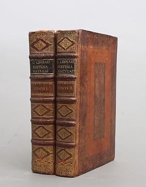 Image du vendeur pour Systema Naturae. Per Regna Tria Naturae, Secundum Classes, Ordines, Genera, Species, cum Characteribus, Differentiis, Synonymis, Locis. Ad editionem Deciman reformatam Holmiensem. Two volumes. mis en vente par Ruuds Antikvariat