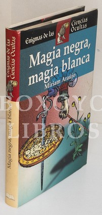 Imagen del vendedor de Magia negra, magia blanca a la venta por Boxoyo Libros S.L.