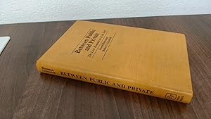 Immagine del venditore per Between Public and Private venduto da BoundlessBookstore