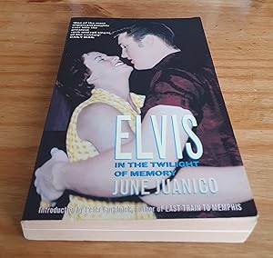 Bild des Verkufers fr Elvis: In the Twilight of Memory zum Verkauf von The Friendly Bookworms