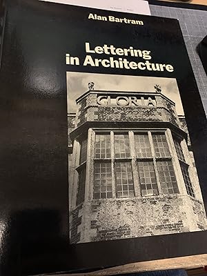 Immagine del venditore per Lettering in Architecture venduto da Cotswold Rare Books