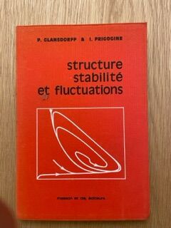 Structure stabilité et fluctuations