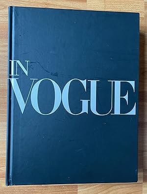 Immagine del venditore per In Vogue. The Illustrated History of the World's Most Famous Fashion Magazine venduto da Ursula Sturm