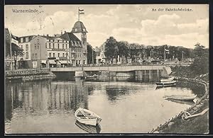 Ansichtskarte Warnemünde, Bahnhofsbrücke mit Hotel garni Union, vom Wasser gesehen