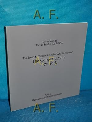 Image du vendeur pour Terra cognita : Thesis Studio 1985 - 1986 , the Irwin S. Chanin School of Architecture of the Cooper Union , Ausstellung vom 15. Mrz bis 10. April 1988, Aedes, Galerie fr Architektur und Raum. [Aedes , Dt. Architekturmuseum. Gestaltung Kristin Feireiss. bers.: Thomas Fischer] mis en vente par Antiquarische Fundgrube e.U.