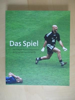 Image du vendeur pour Das Spiel. Die Fuball-Weltmeisterschaften im Spiegel der Sportfotografie mis en vente par Brcke Schleswig-Holstein gGmbH